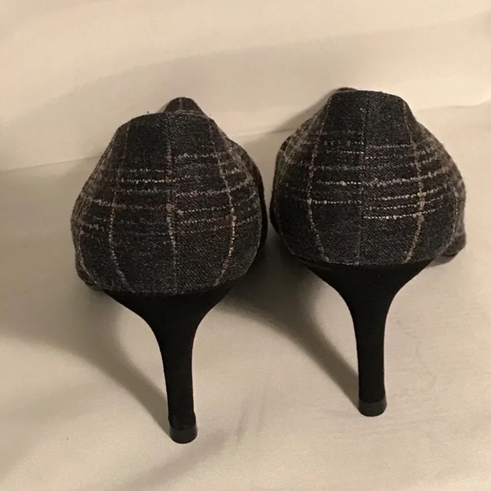 STUART WEITZMAN  Sz 9.5 Fabric / Leather Pumps Heels - Picture 3 of 4